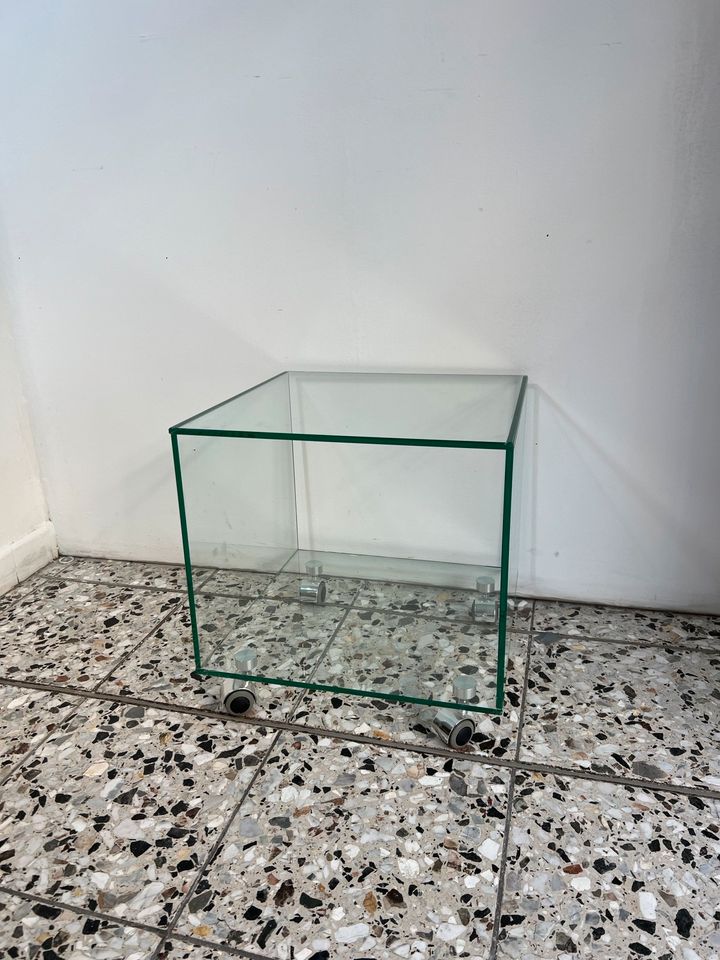 Glaswagen Beistelltisch Glastisch auf Rollen in Berlin