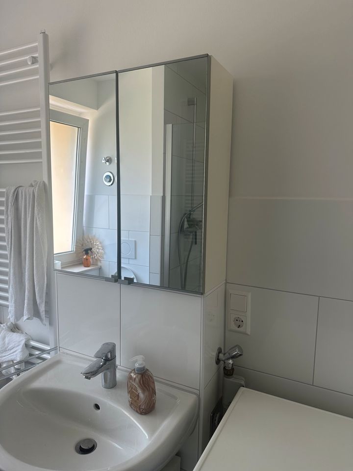 Badezimmermöbel Spiegelschrank und Unterschrank in Hannover