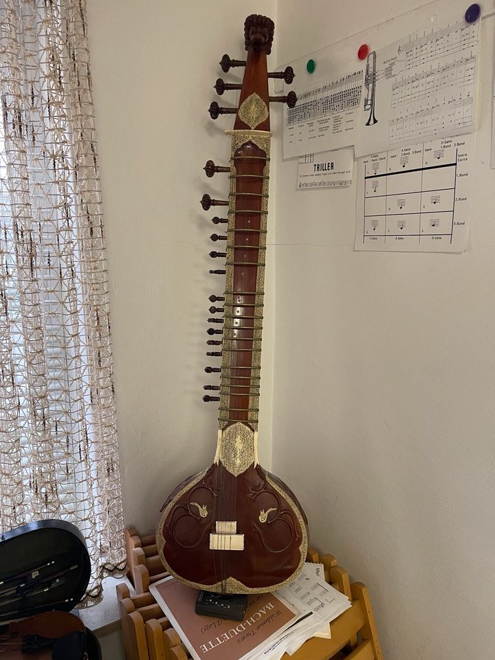 Sitar indisches Saiteninstrument in Schwarzenbek