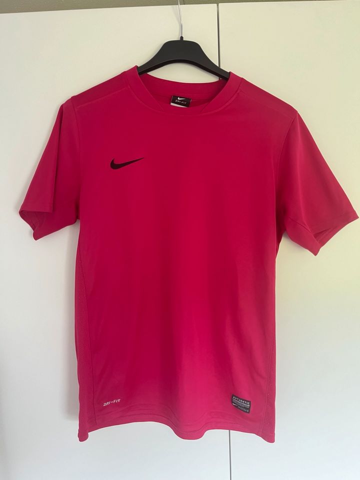 Nike Trikot (pink) in Merzig