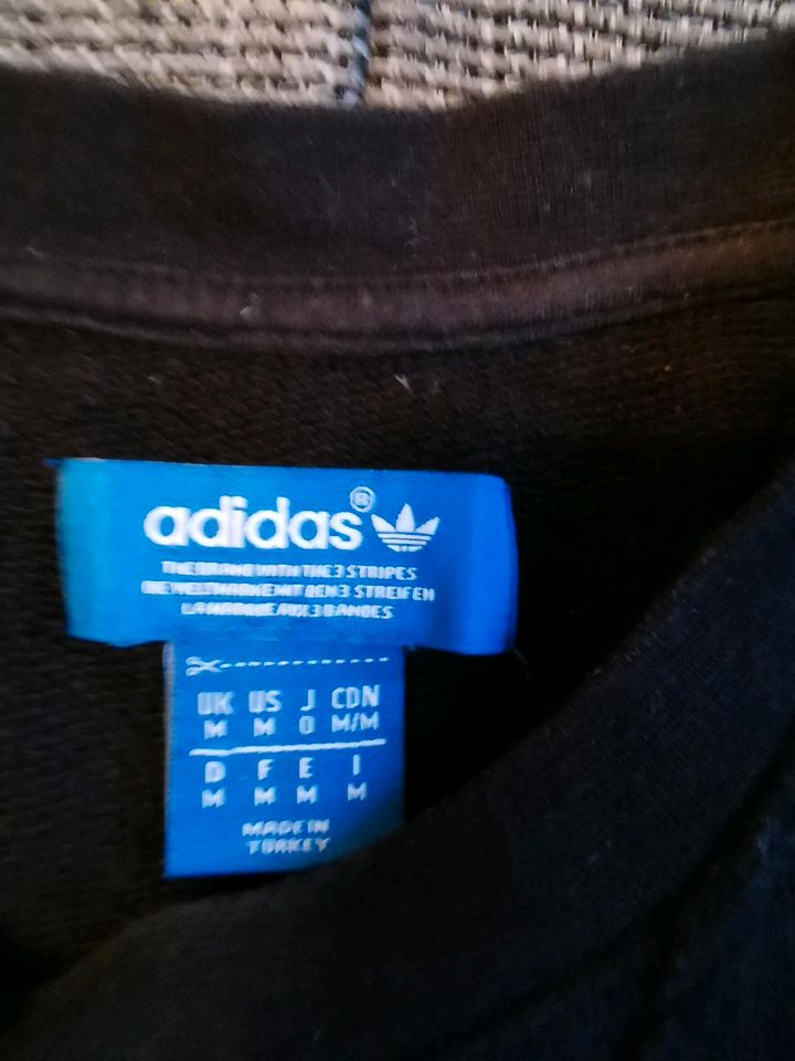 Adidas originals Sweatshirt schwarz mit bunten Buchstaben Gr.M in Ebermannstadt