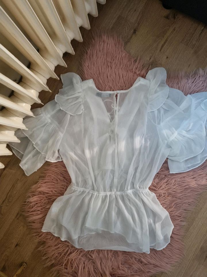 Boohoo Bluse mit Rüschen in weiß Größe M in Leonberg