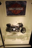 Franklin Mint Harley Davidson 76er E-Glide (FLH) mit Schauvitrine Hessen - Hainburg Vorschau