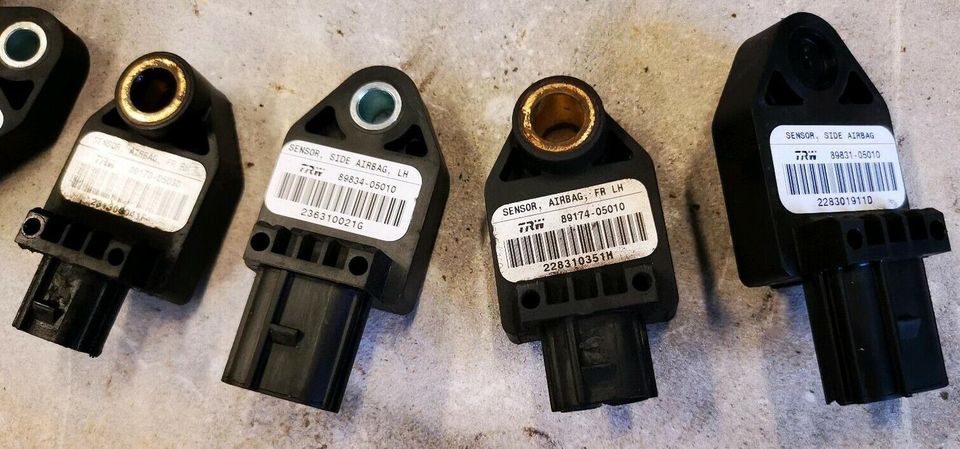 Steuergerät Crashsensor Sensor 89833-05010 R Toyota Avensis T25 in Velbert