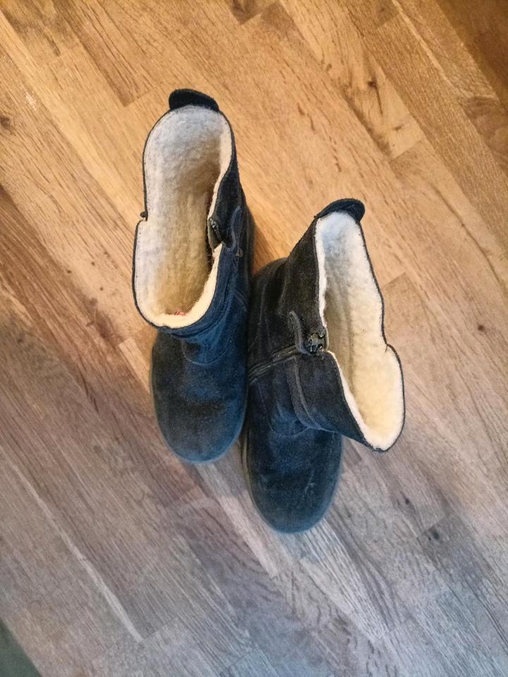 dunkelblaue gefütterte Stiefel Leder Wolle Gr. 33 von Naturino in Bielefeld