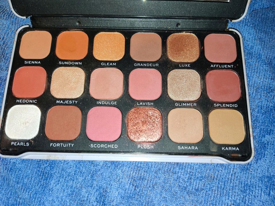 Revolution Forever Flawless - Decadent Palette in Erkrath