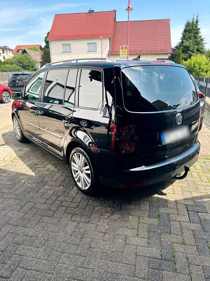 VW Touran Highline in Neustadt