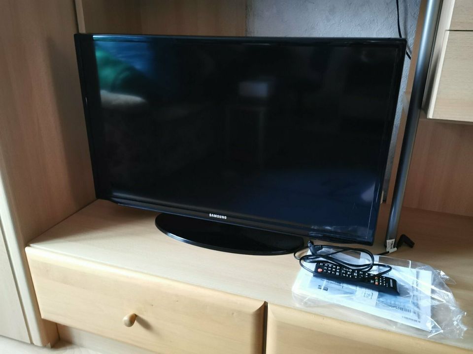 Samsung TV Fernseher UE32EH5000 32 Zoll 81cm Full HD in Wilstedt