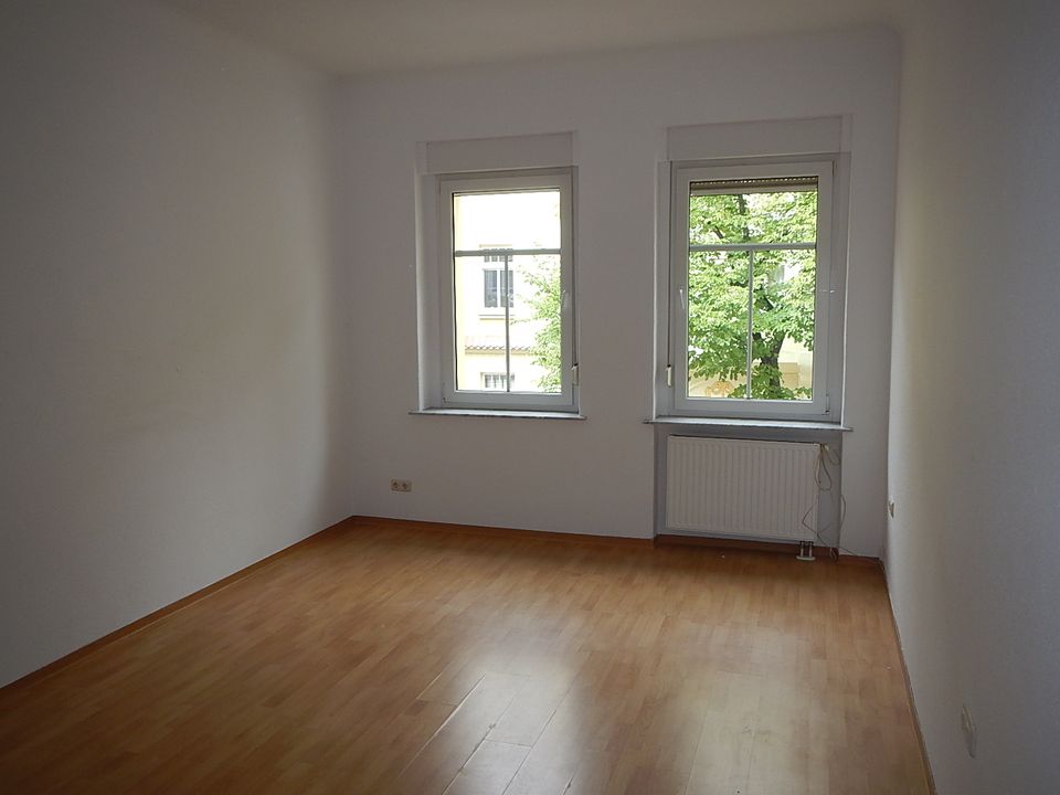 Sanierte helle 3 Zimmer Wohnung mit Balkon in Halle