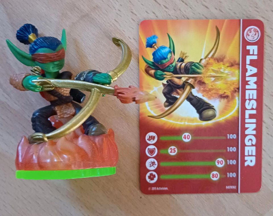 Diverse kleine Skylanders-Spielfiguren in Salzatal