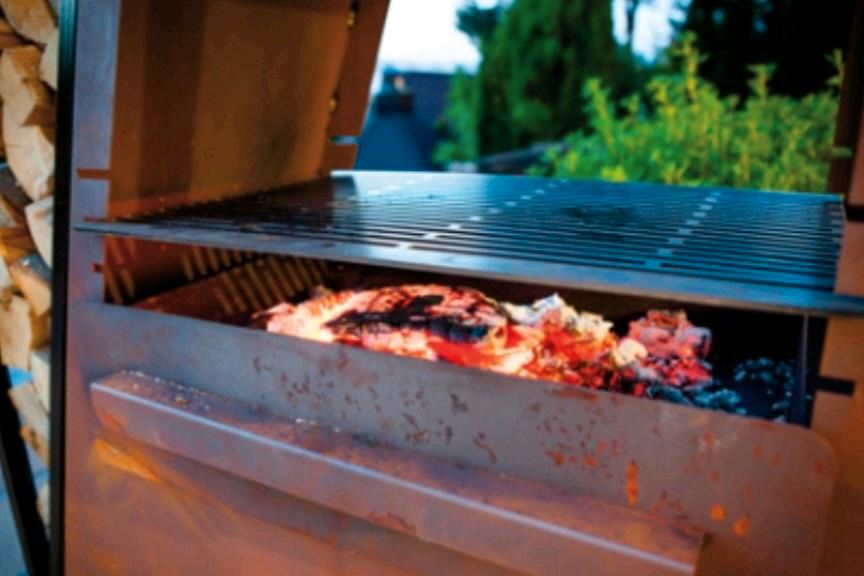 Verkaufe Edelrost Kaminofen / Barbecue Grill Preis VB in Freital