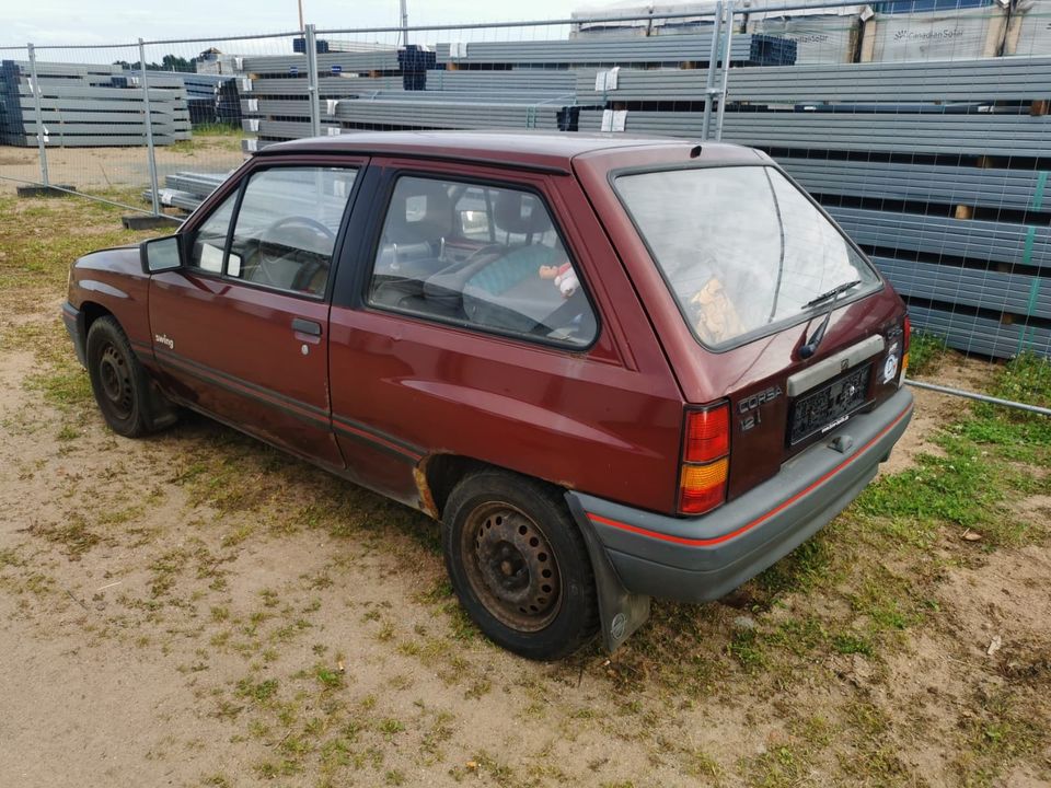 Opel Corsa A  ( Garagenfund  ) in Neubrandenburg