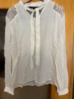 Vero Moda Bluse mit Spitze weiß Gr. 40 Baden-Württemberg - Gondelsheim Vorschau