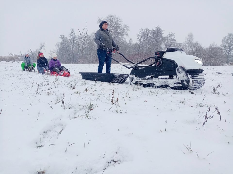 Raupenschlitten Zugschlitten Raupentransporter Skidoo Schnee in Kühbach