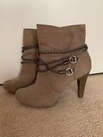 Stiefeletten Damen Tamaris Gr. 40 Leipzig - Meusdorf Vorschau