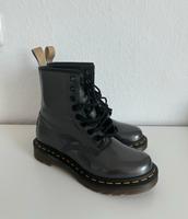 Neuwertige Dr. Martens Docs 1460 Vegan Chrome Boots Stiefel Damen Bayern - Donaustauf Vorschau