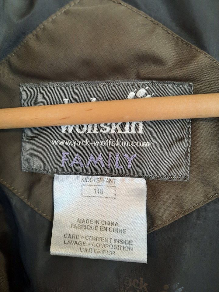 Jack Wolfskin Wintermantel Gr. 116, khaki, TOP in Moosburg a.d. Isar