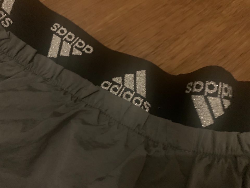 Adidas~Sporthose~gr.164 in Bielefeld