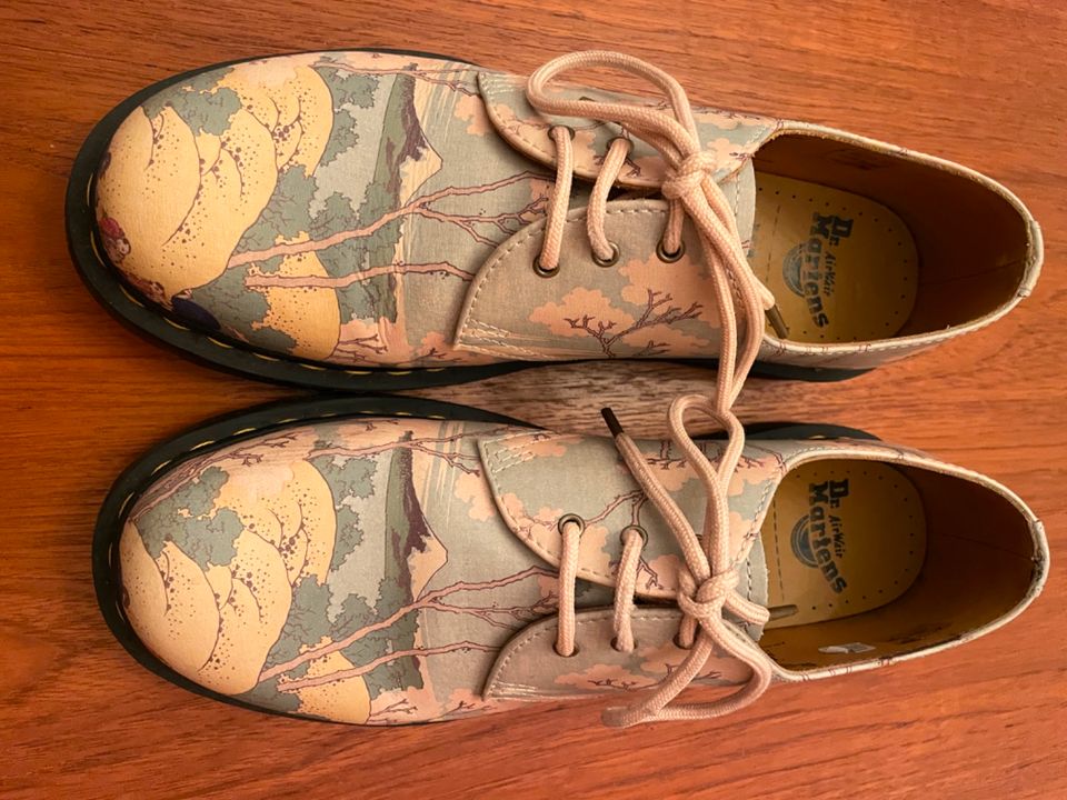 Dr. Martens Größe 42 - Metropolitan Museum of Art - Hokusai in Berlin