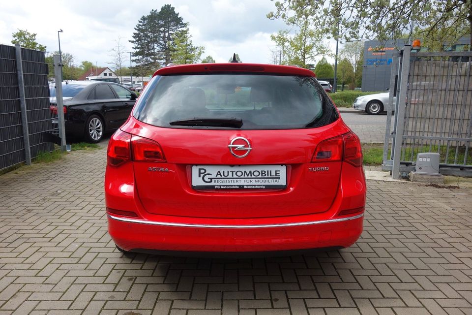 Opel Astra J Sports Tourer Style Navi PDC in Braunschweig