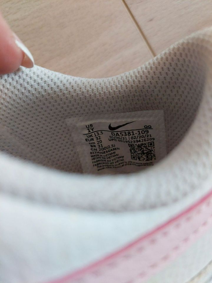 ❤️‍Nike Mädchen Turnschuhe weiß/rosa Gr. 32❤️‍ in Kolbermoor