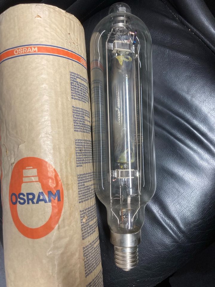 Osram Leuchtmittel 2000 Watt HQI-T Power Star verglüht in Düsseldorf