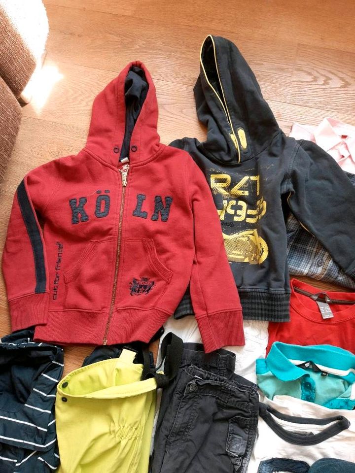 13 Teile  Set 104 T-shirts Badehose Hemden Hose Hoody sweatjacke in Olching