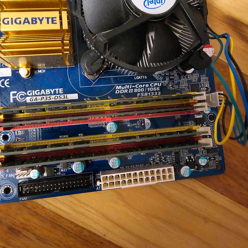 4GB GIGABYTE GA-P35-DS3L Intel Core 2 Duo E8400 Windows XP Retro in Gelsenkirchen
