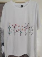 schickes weißes T-Shirt XL  mit  Blumenmuster wie neu Bayern - Gundelfingen a. d. Donau Vorschau
