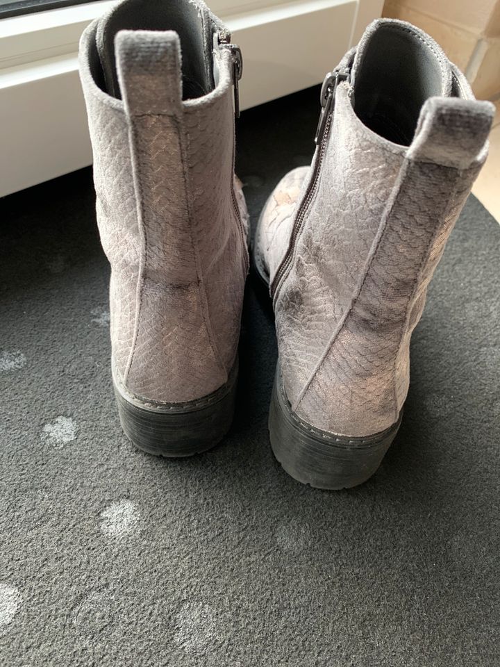 Chelsea Boots in grau Größe 38 in Bad Emstal