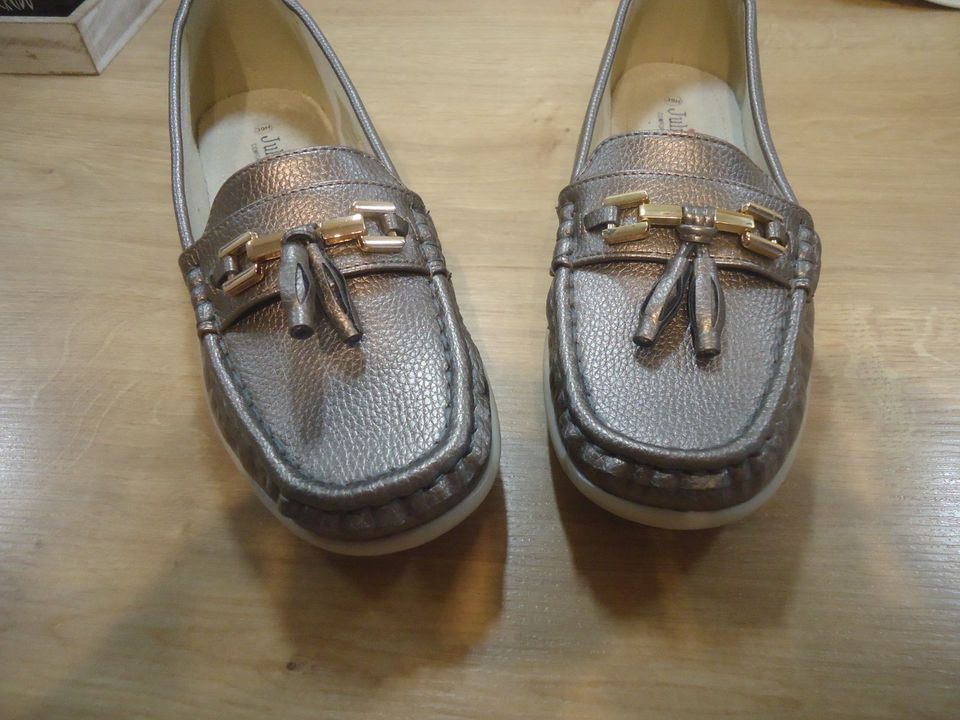 Halbschuhe Julietta 39H grau metallic Slipper/Mokassin NEU in Zwingenberg