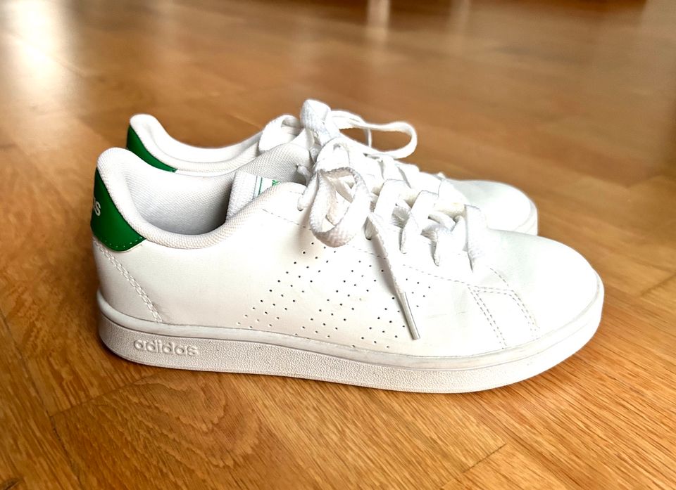 Adidas Sneaker, Gr. 33 1/2 , weiss grün in Kelkheim