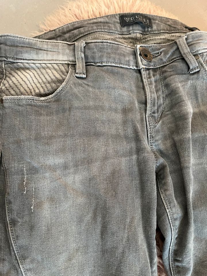 Guess jeans biker Grau cool hose bikerjeans Röhre 28 in Bad Vilbel