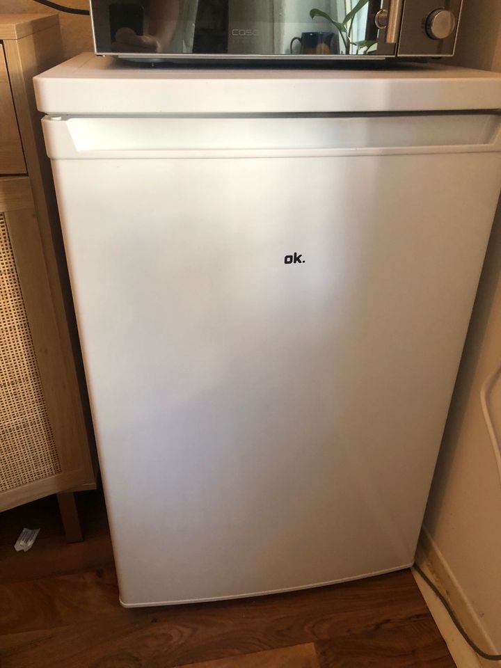 Kühlschrank mit Gefrierfach in Hamburg