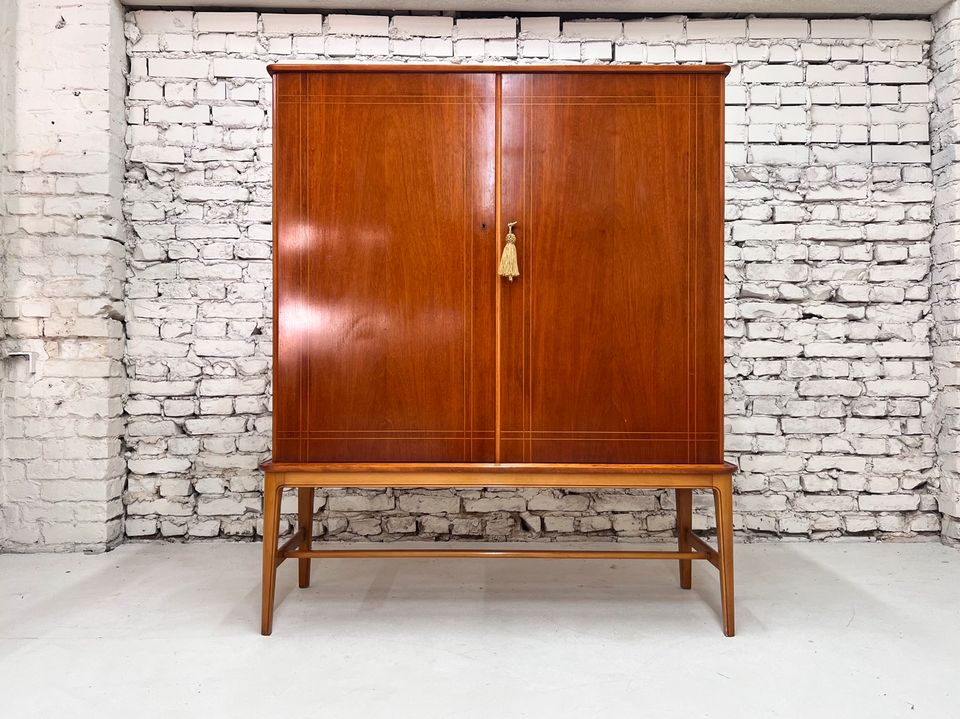 Kleiderschrank / Geschirrschrank mit Lieferung: 40er/50er Schweden Vintage Antik Wohnzimmerschrank Wäscheschrank Schubladen Teak Mid Century Design rar selten in Berlin