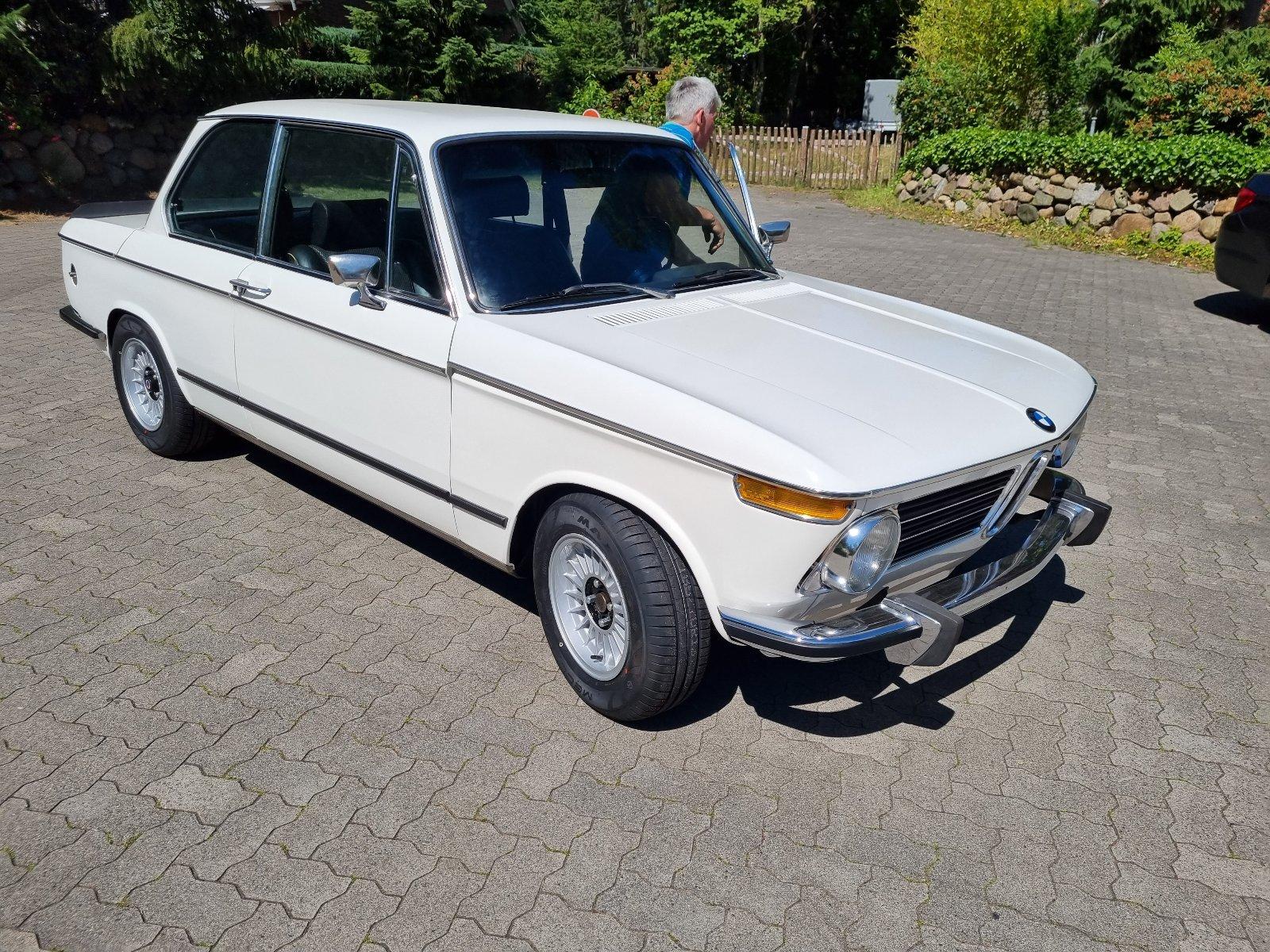 Abbildung des Autos BMW 2002ti originale Res…