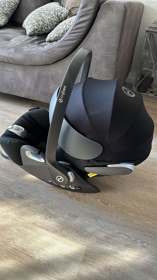 Babyschale Cybex schwarz mit Base ISOFIX in Hamburg