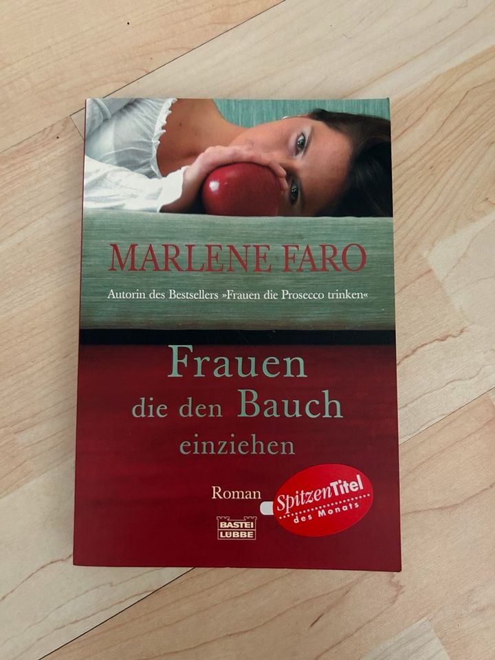 Frauen die den Bauch einziehen von Marlene Faro in Hamburg