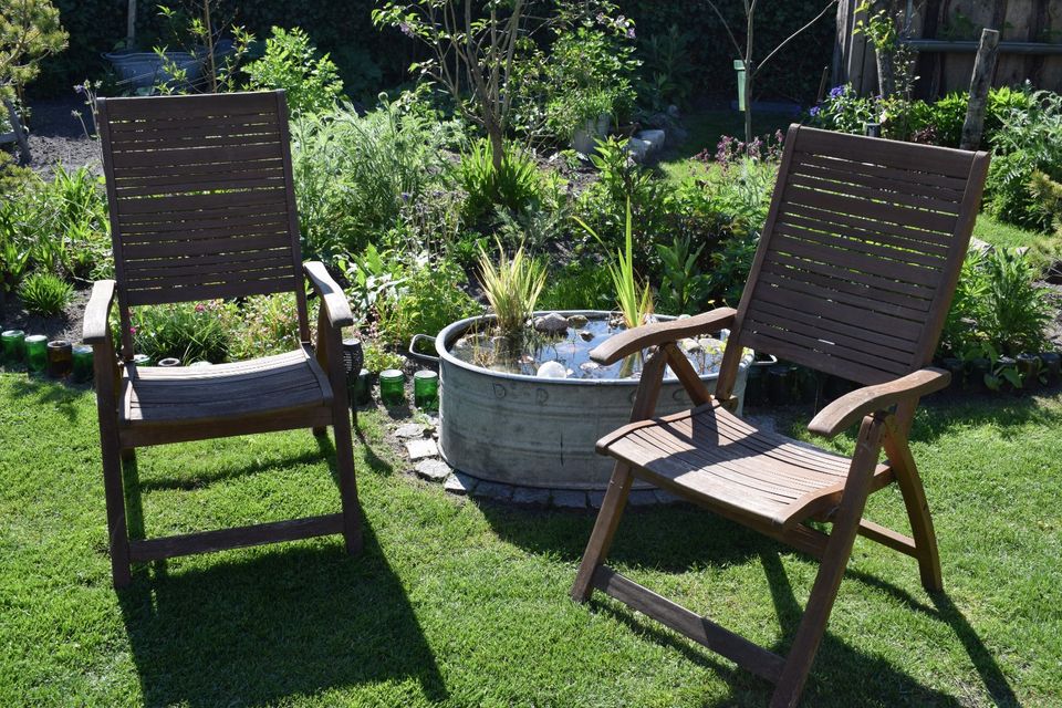 Garten Stühle Holz / Preis für beide in Wees