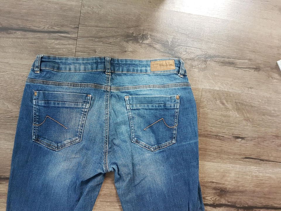 Jeans Hose regular fit washed Clockhouse Baumwolle Gr.L Gr.40 in Eberdingen