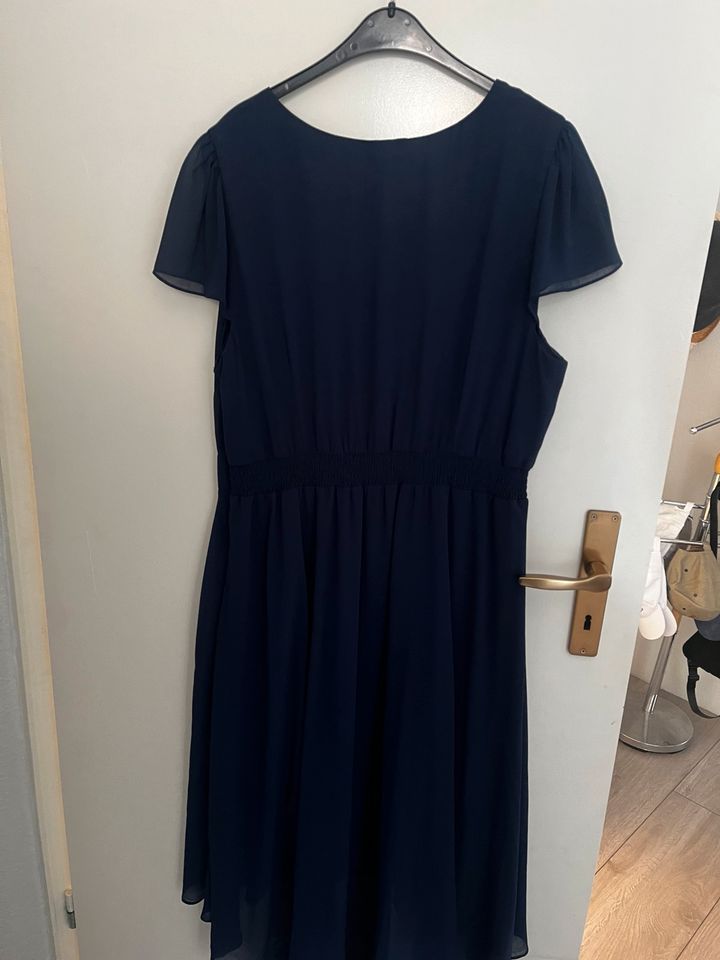 Elegantes Kleid | High-Low Kleid | Größe 46 in Gründau