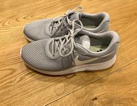 Damen Sneaker Nike Tanjun grau 42 / 43 wie neu Nordrhein-Westfalen - Sendenhorst Vorschau