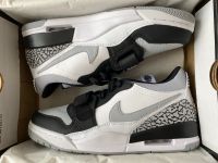 Nike Air Jordan Legacy 42 US 8,5 / 10 Wolf Grey Black White 3 1 2 München - Ramersdorf-Perlach Vorschau