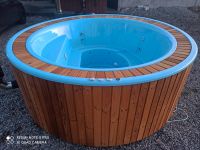 SPA Whirpool Badewanne BAdefaß 2.5m x 0.95m mit Massage Stuttgart - Stuttgart-Mitte Vorschau