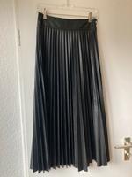 Faltenrock schwarz Mango Greta A-Linie/Leder Immitat Gr. S Nordrhein-Westfalen - Hilden Vorschau