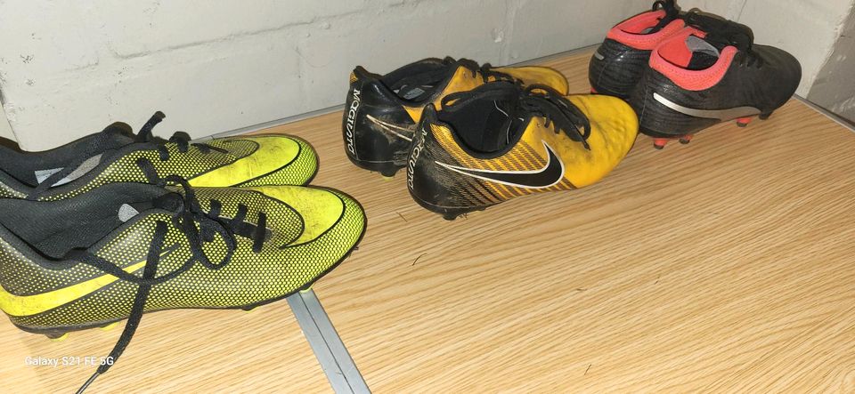 Fussballschuhe Gebrauchtspuren aber ohne Risse in Osnabrück