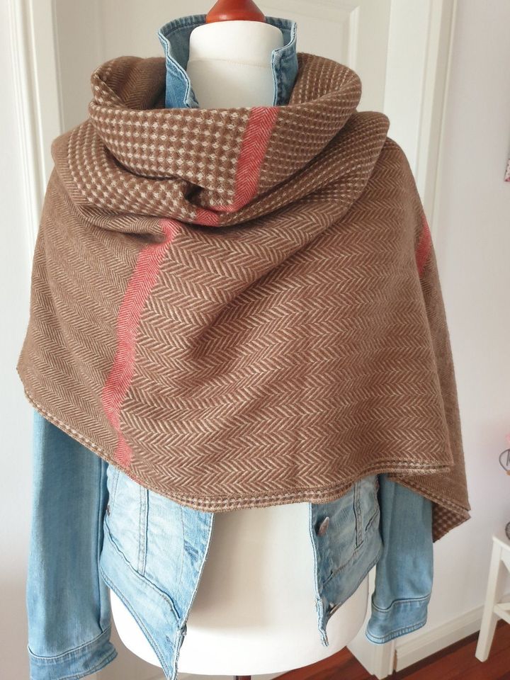 ❤ Strickschal Schal Poncho Tuch beige braun Fischgrätenmuster in Schwerin