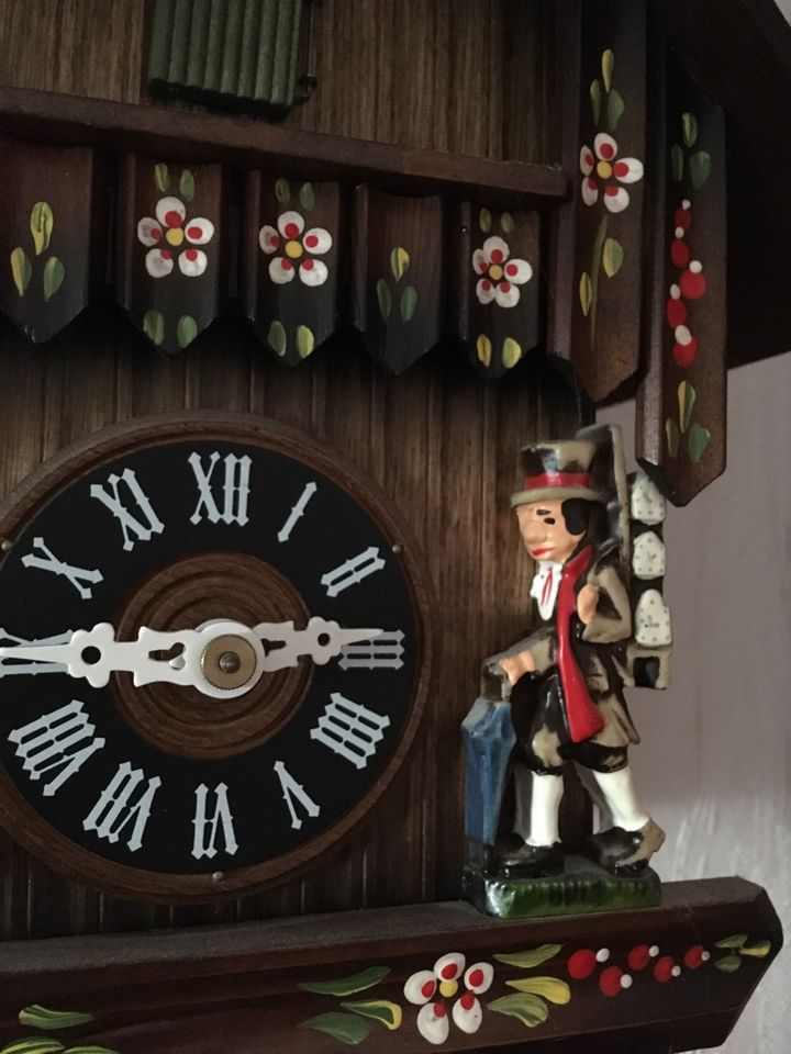 Kuckucksuhr Handwerk Schwarzwald Original Uhr Holz in Wittgensdorf