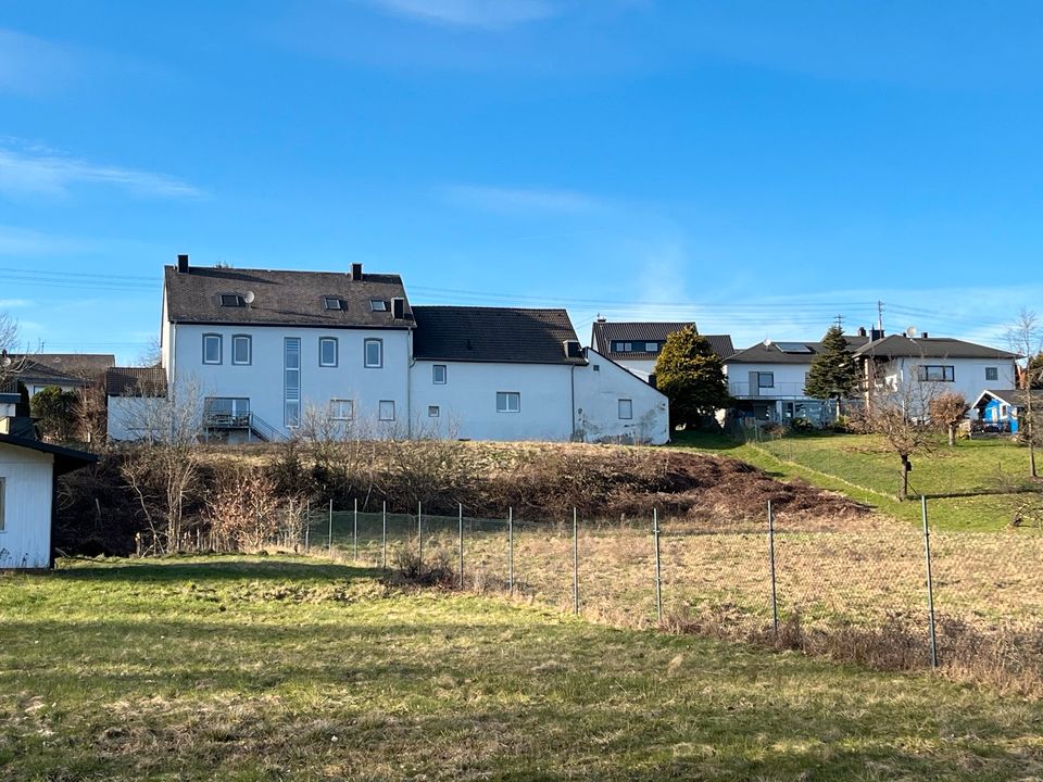 Bauernhaus/Scheune (mit Garage) zum Ausbau als Doppelhaushälfte in Nonnweiler