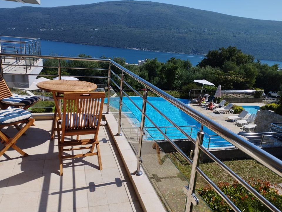 Moderne Ferienwohnung mit Meerblick in Acacia Hill, Montenegro in Ostfildern